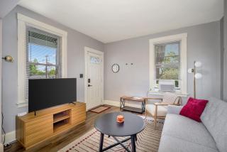 Cozy Cottage in the Heart of Hyde Park home - 3