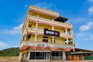 SPOT ON Jhansi Hotel & Family Restaurants Luxury Rooms - 4