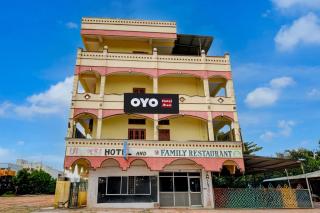 SPOT ON Jhansi Hotel & Family Restaurants Luxury Rooms - Hyderabad - 0