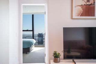381D Beautiful CityView 2BR FREE Parking Pool Gym - 2