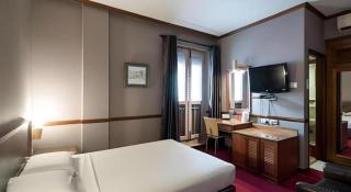 Four Chain View Hotel - 9