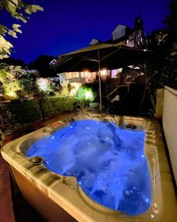 Glenville House Apartment - Lake Windermere - with FREE use of off-site health club - Bowness-on-Windermere - 0