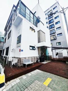 White Green Guesthouse - 0