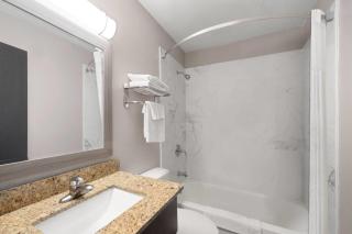 Super 8 by Wyndham Farmville - 2