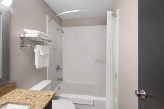 Super 8 by Wyndham Farmville - 1