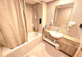 Cozy 2bhk With Modern Amenities - Abu Dhabi - 4