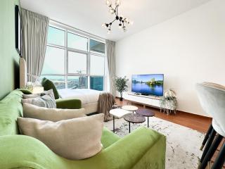 Trophy - Urban Oasis Suite - 8