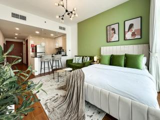 Trophy - Urban Oasis Suite - 9