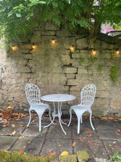 Riverside Cottage - - 7