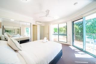 Beachfront Unit on The Strand - 9