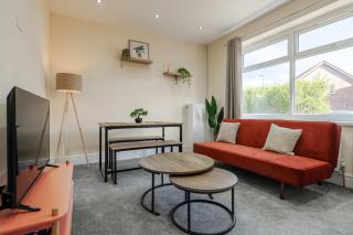 3 Bedroom House in Manchester with Free Parking - 9