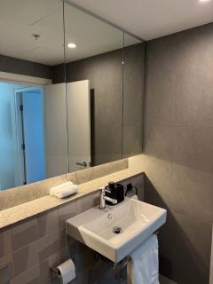 York St, Sydney Luxurious 2 Bedroom Apartment - 1