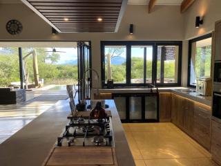 Luxury Bush Villa - 5