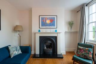 Quaint 1BD Victorian Flat in Iconic Neighbourhood - 0