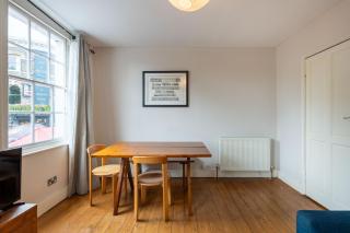 Quaint 1BD Victorian Flat in Iconic Neighbourhood - 6