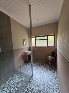 BEE-autiful Stay SC Garden Cottage - 3