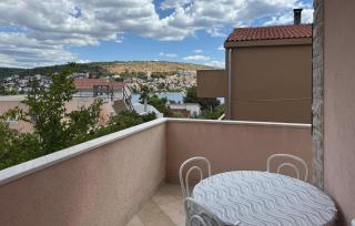 Awesome Apartment In Okrug Gornji With Wifi - 0