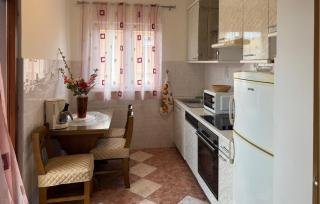 Awesome Apartment In Okrug Gornji With Wifi - 4