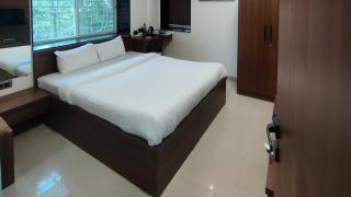 Hotel O Takawe BK Industrial Estate Formerly Good Luck Lodge - Pune - 3