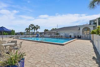 1045 Shoreline Towers-Beachfront Condo Destin- Free Beach Setup - Destin - 2