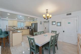 3061 - Cozy three bedroom vacation rental - 5