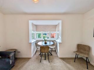 Charming and Modern 1-Bedroom Flat - 6