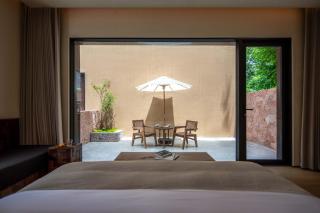 Mucheng Xichi Snow Mountain Art Resort Hotel (Baisha Ancient Town Branch) - 1