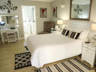 Lakeside Guest House - 2