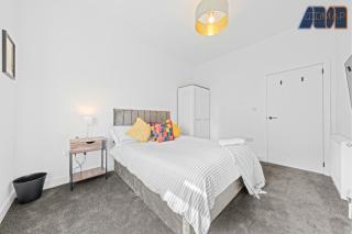 3BR Home in Glasgow Sleeps 6 with Parking - 3