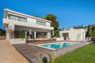Magnifique villa contemporaine vue mer climatisée, 4 grandes suites avec salle de bain, piscine privée, jardin clos, parking proche centre ville & plage - 0