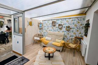 Vacation house between port and beach with garage - 1