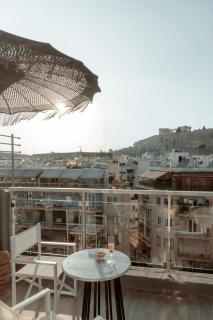 Sunlit Suite with Jacuzzi & Acropolis View Top Floor - 6