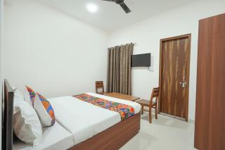 FabHotel Urban Villa - Noida - 5