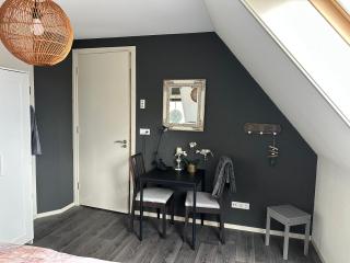 Logies en koffie achter de diek - Oudeschild - 1