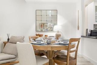 Dubai 2BR Pool View, Near Burj Khalifa, Canal & Attractions - 8