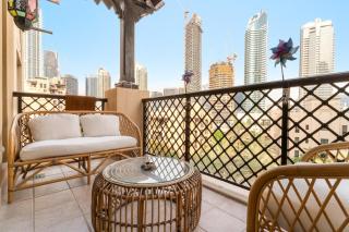Dubai 2BR Pool View, Near Burj Khalifa, Canal & Attractions - 5