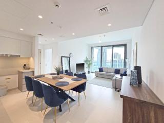 Deluxe 1-Bedroom in The Grand - Waterfront and Skyline Views - 4