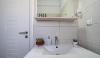 Avra Villa with Sunset View & Hot Tub in Oia - Oia - 1