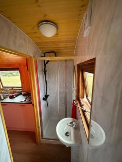 1 Bed Hut - Sleeps 2 - Parking - Smoking - Bristol - 5