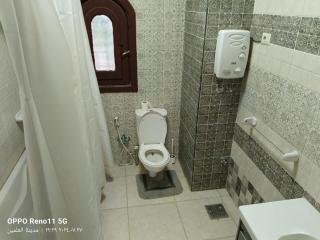 Bedroom Lakefront Villa in Marina 6 with Private Garden - 5