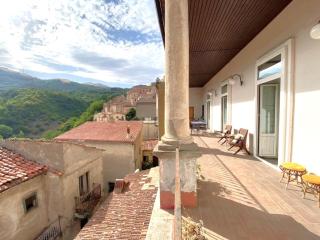 Historical Palace, Panoramic Apartment - Brienza - 1