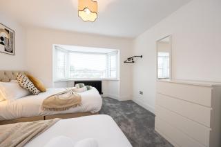 The Wilmslow House Free Parking - Close to Airport - 4