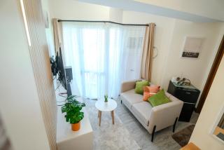 Cozy 1BR with 3 Balconies across Roxas Night Market - 4