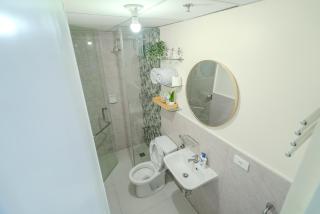 Cozy 1BR with 3 Balconies across Roxas Night Market - 6