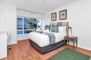 Coastal Comfort 2-Bedroom in Mouille Point - 9