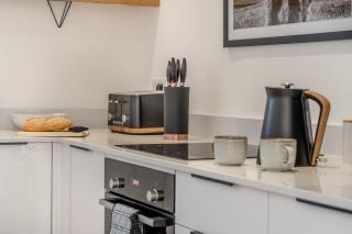 Castle View Top floor Apartment - Mumbles - 1