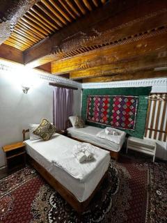 Mekhtar Anbar Caravan Hotel - 2