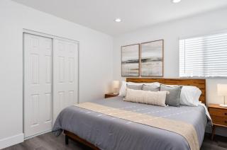 Deri Hangout Base by Downtown - 1