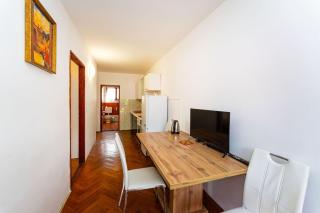 Drazen Charming Three Bedroom Apartment - 4