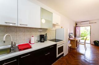 Drazen Charming Three Bedroom Apartment - 3